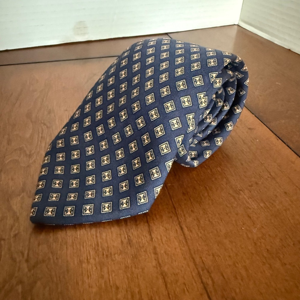 Neiman Marcus Silk Tie Navy‎ Blue Geometric Pattern Made in Italy Mens